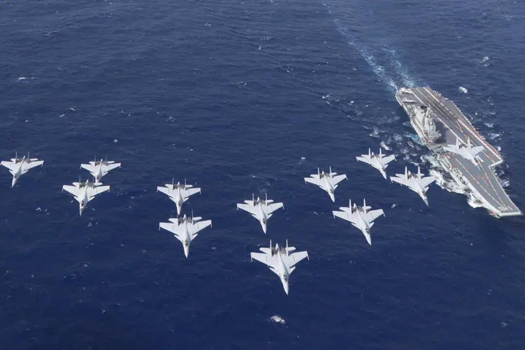 中国首个双航母战斗群横空出世<strong></p>
<p>虚拟币人民</strong>！歼-15B/D居然悄悄装备这么多了？