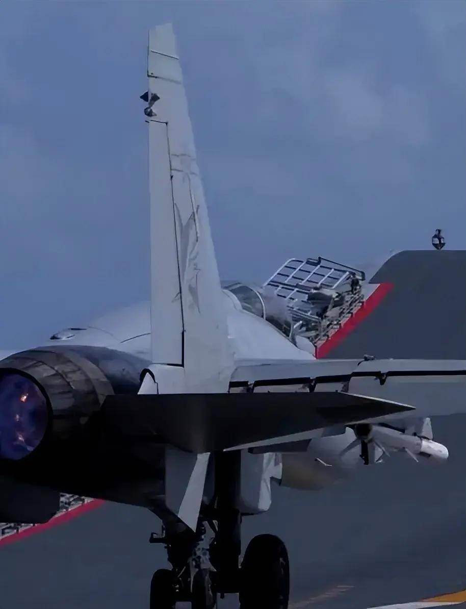 中国首个双航母战斗群横空出世<strong></p>
<p>虚拟币人民</strong>！歼-15B/D居然悄悄装备这么多了？