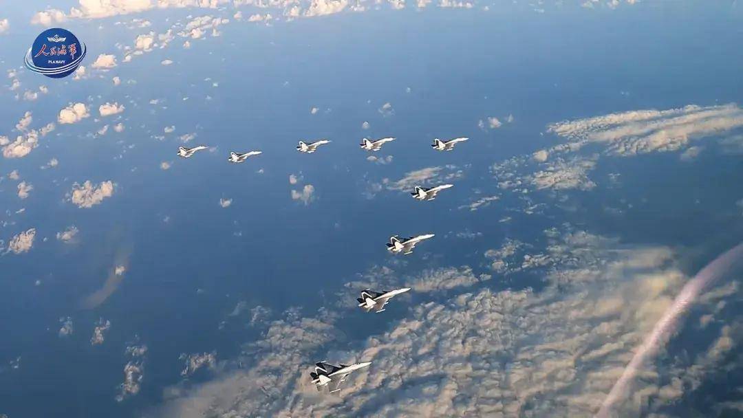 中国首个双航母战斗群横空出世<strong></p>
<p>虚拟币人民</strong>！歼-15B/D居然悄悄装备这么多了？