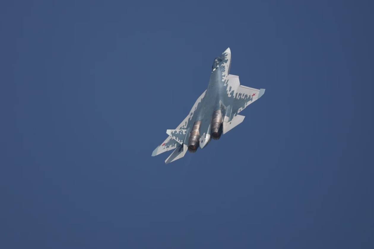 眼镜蛇机动！俄罗斯战机苏-57<strong></p>
<p>抵押虚拟币</strong>，在珠海上空高难度“炫技”！