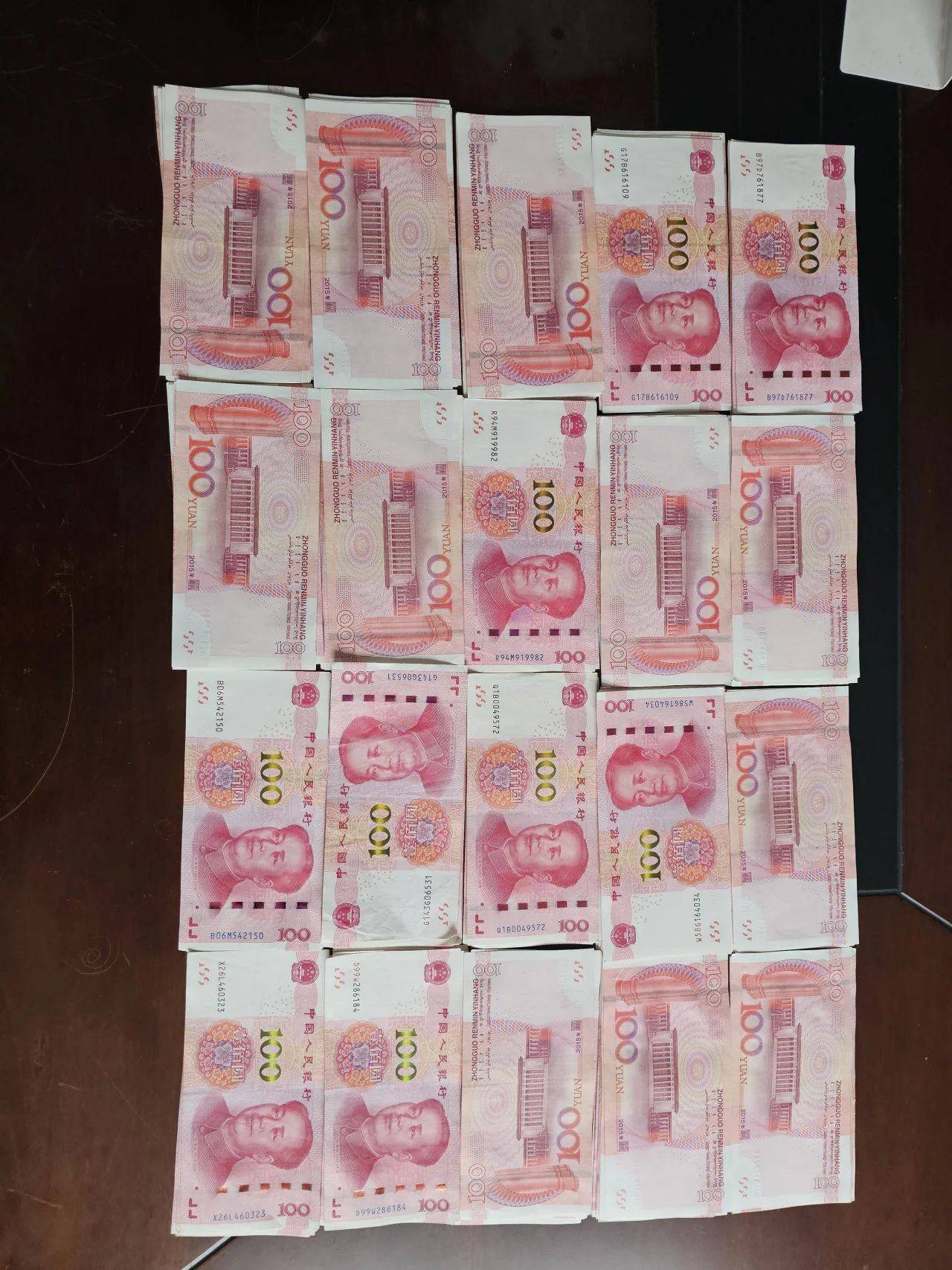 热水壶和“喜糖”里藏着大把现金<strong></p>
<p>虚拟币换汇</strong>,浙江多地已发生,警方提醒:司机请警惕