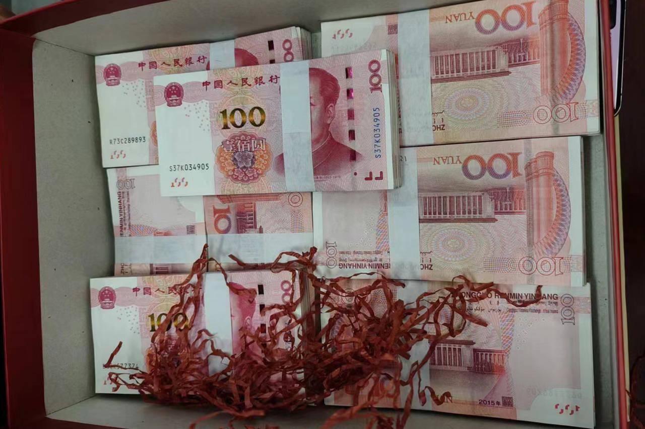 热水壶和“喜糖”里藏着大把现金<strong></p>
<p>虚拟币换汇</strong>,浙江多地已发生,警方提醒:司机请警惕