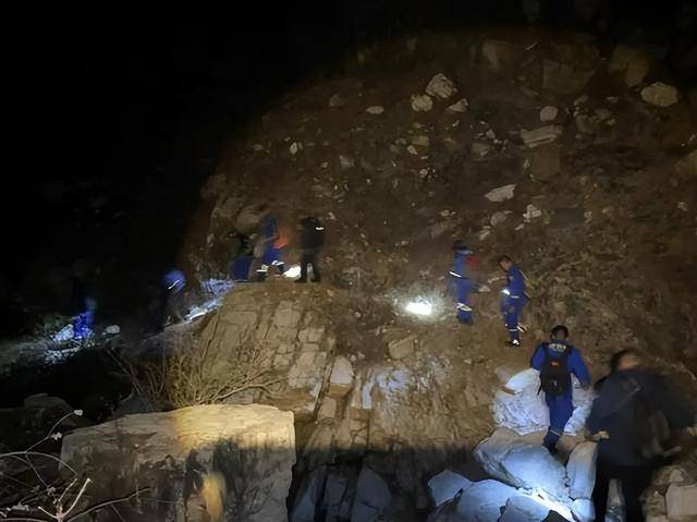 北京一18岁小伙只带了手机爬野山被困<strong></p>
<p>友利虚拟币</strong>，18人连夜救援