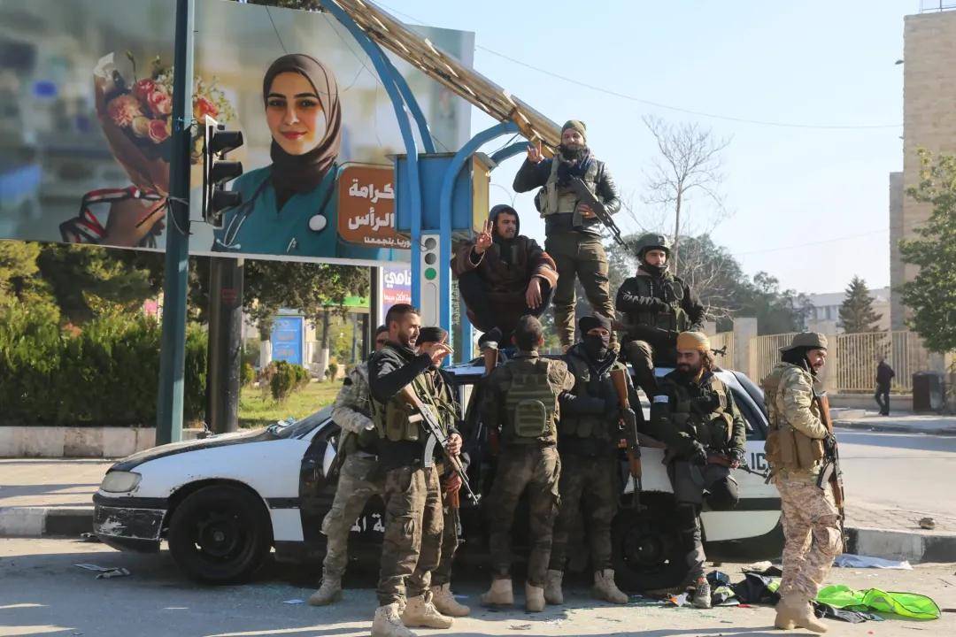 突发<strong></p>
<p>矿物虚拟币</strong>!叙利亚第二大城市阿勒颇沦陷:恐怖分子到处“打卡拍照”!