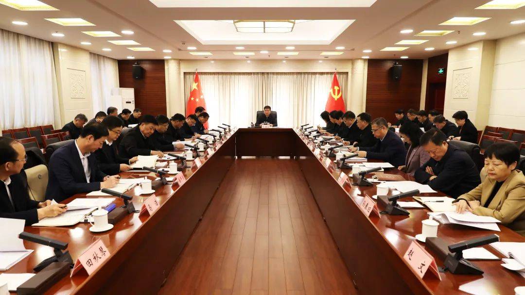 市委理论学习中心组举行集体学习研讨