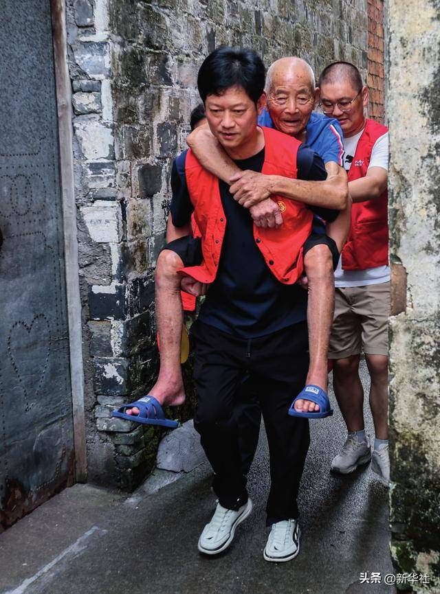 瞭望·治国理政纪事|“<strong></p>
<p>虚拟币寸头</strong>我也是个老基层”