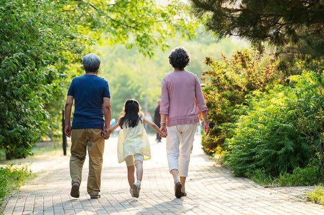 爸妈出去旅游 回来背上10年房贷<strong></p>
<p>虚拟币寸头</strong>，家属：一想到就来气