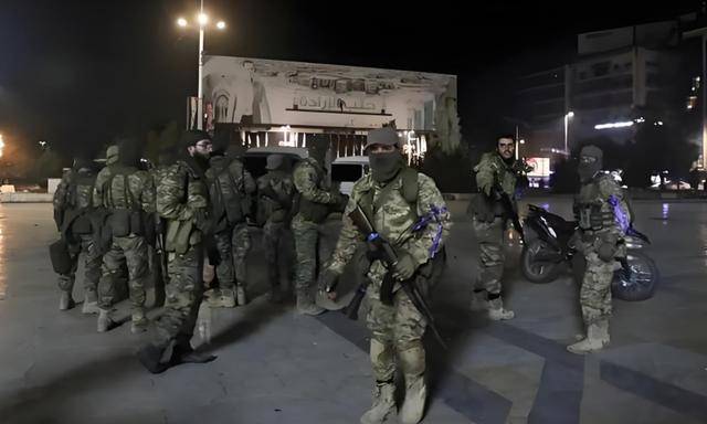 一炮炸开“潘多拉魔盒”!大批外军涌入前线<strong></p>
<p>虚拟焦耳币</strong>,普京不得不掏出底牌