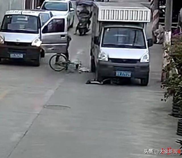男孩骑单车遭遇“开门杀”<strong></p>
<p>虚拟币个税</strong>,摔倒后又被小货车碾压 广东汕头有关部门:及时送医,无生命危险