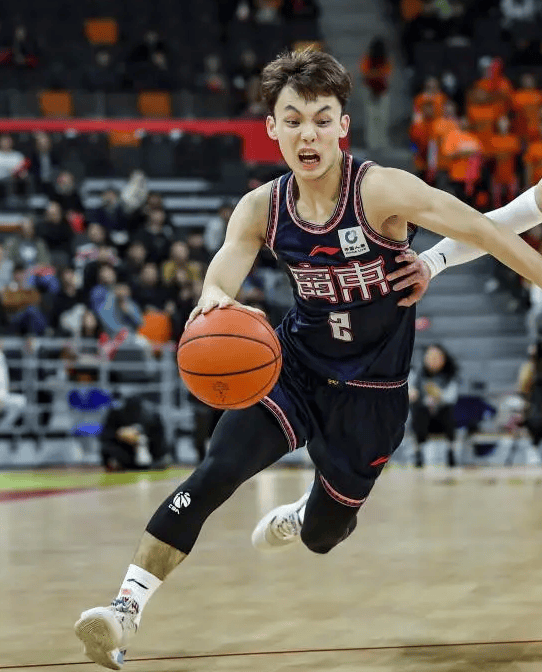 双枪<strong></p>
<p>农场虚拟币</strong>!徐杰28+6撑起广东后场 黄荣奇9+5化身奇兵