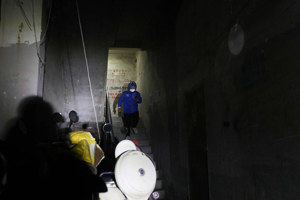 二孩妈妈四线小城送外卖<strong></p>
<p>jb虚拟币</strong>,一天跑9小时算是打零工