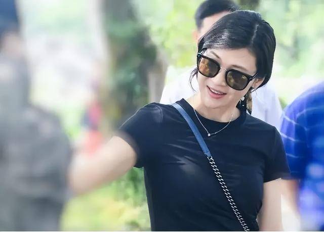 富商周旭辉<strong></p>
<p>到币虚拟币</strong>,44岁娶小12岁女星童蕾,获刑3年后,妻女过得如何?