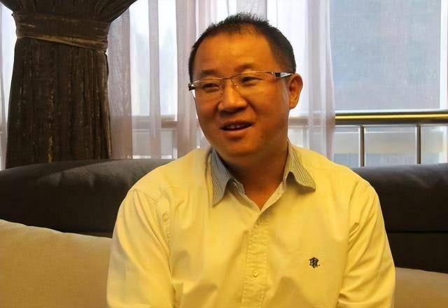 富商周旭辉<strong></p>
<p>到币虚拟币</strong>,44岁娶小12岁女星童蕾,获刑3年后,妻女过得如何?