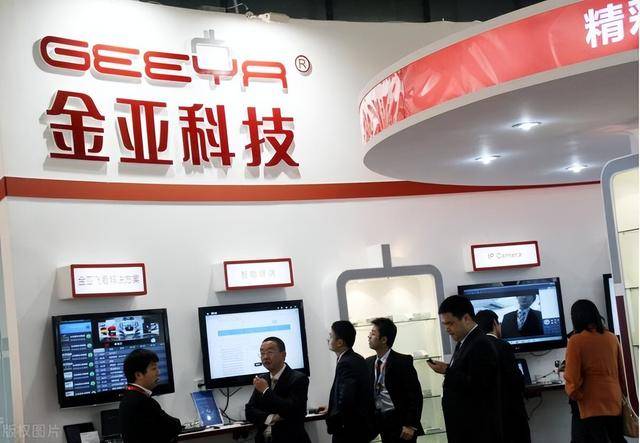 富商周旭辉<strong></p>
<p>到币虚拟币</strong>,44岁娶小12岁女星童蕾,获刑3年后,妻女过得如何?