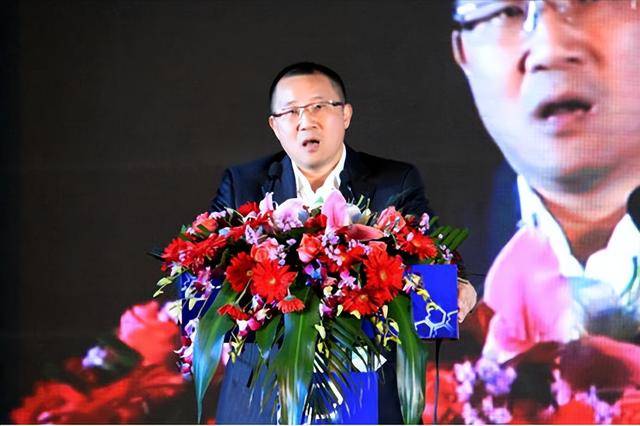 富商周旭辉<strong></p>
<p>到币虚拟币</strong>,44岁娶小12岁女星童蕾,获刑3年后,妻女过得如何?