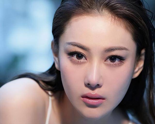 富商周旭辉<strong></p>
<p>到币虚拟币</strong>,44岁娶小12岁女星童蕾,获刑3年后,妻女过得如何?