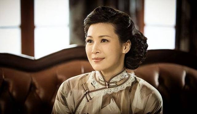 富商周旭辉<strong></p>
<p>到币虚拟币</strong>,44岁娶小12岁女星童蕾,获刑3年后,妻女过得如何?