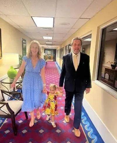 马斯克的“疯狂”父亲<strong></p>
<p>虚拟币获批</strong>,3段婚姻7个孩子,与35岁继女再育新生命