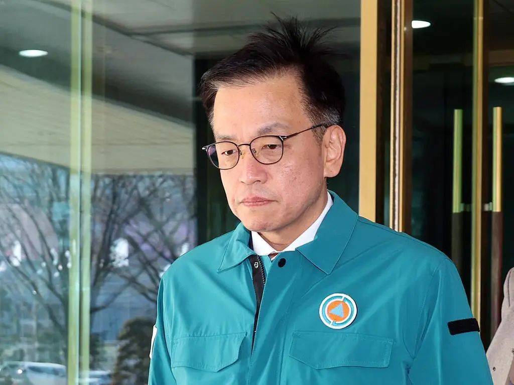 最新消息：黑匣子部分受损！179人遇难<strong></p>
<p>虚拟币群主</strong>，有人一家9口都在机上，济州航空CEO鞠躬道歉！航司：事发前已投保10亿美元责任保险赔偿