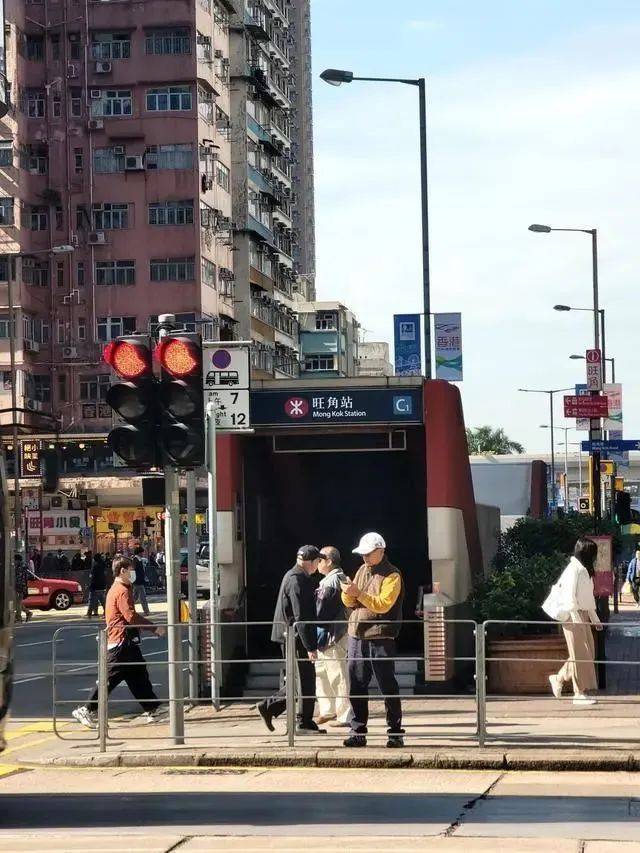 广州出现“超迷你”地铁口<strong></p>
<p>虚拟币付款</strong>,仅容两人并排走