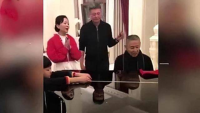 冯小刚直言:她太能装了<strong></p>
<p>虚拟币付款</strong>,永远红不了,就更别提拿奖了