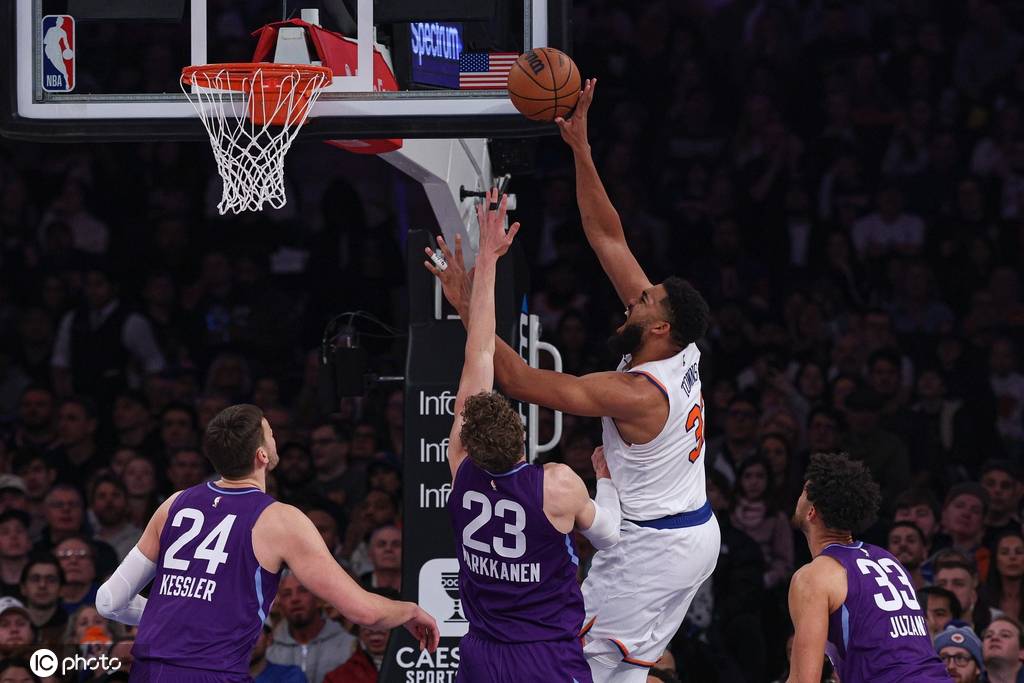 唐斯31+21克拉克森25分 大桥27分尼克斯轻取爵士