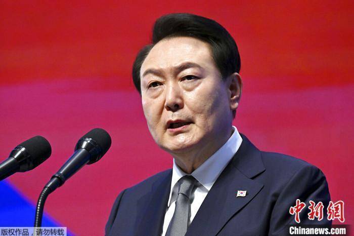 韩媒:韩公调处调查官在总统官邸与军方发生对峙