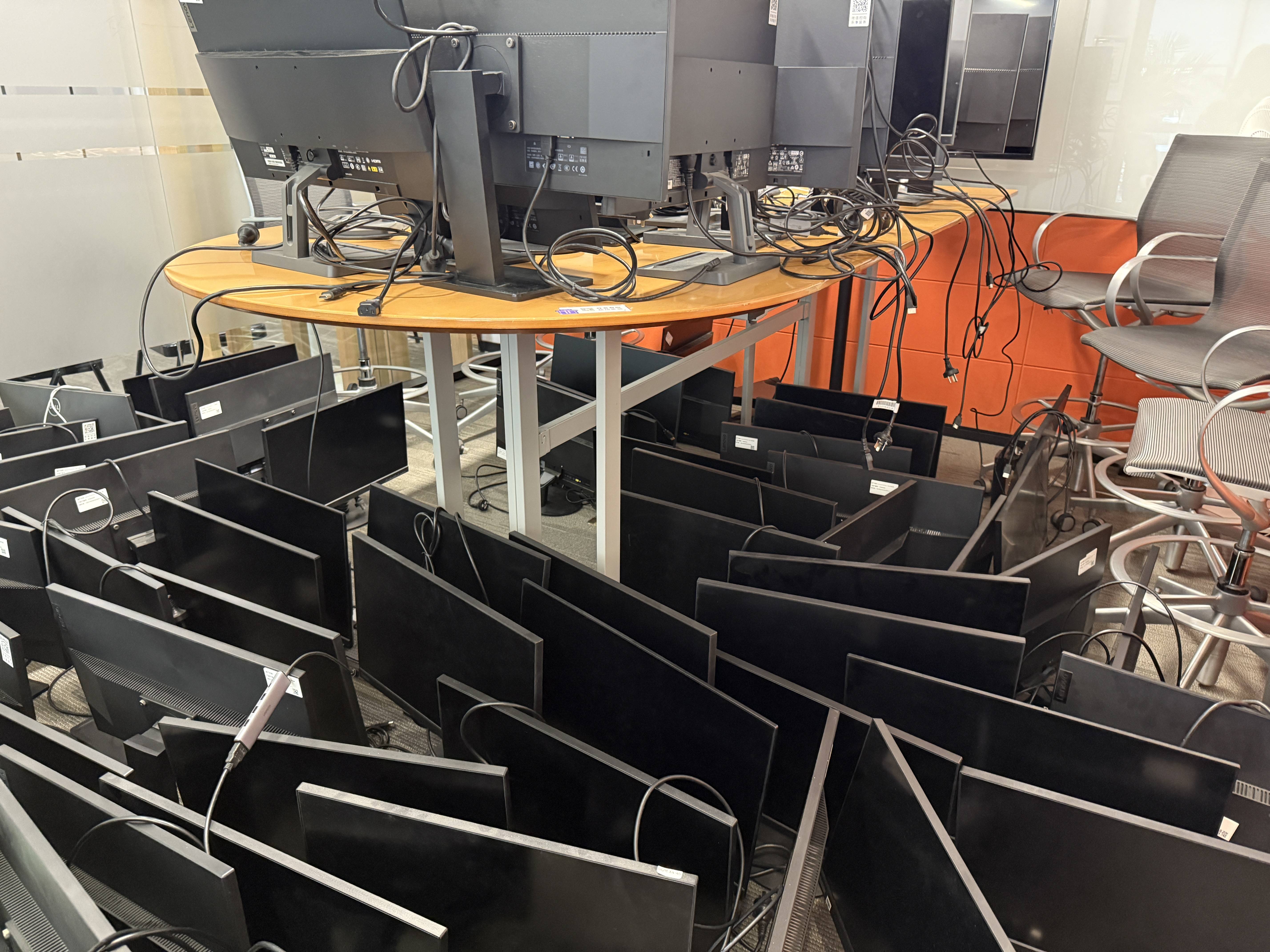 极越闪崩后 有员工庆幸比其<strong></p>
<p>欧尼虚拟币</strong>他车企倒得快