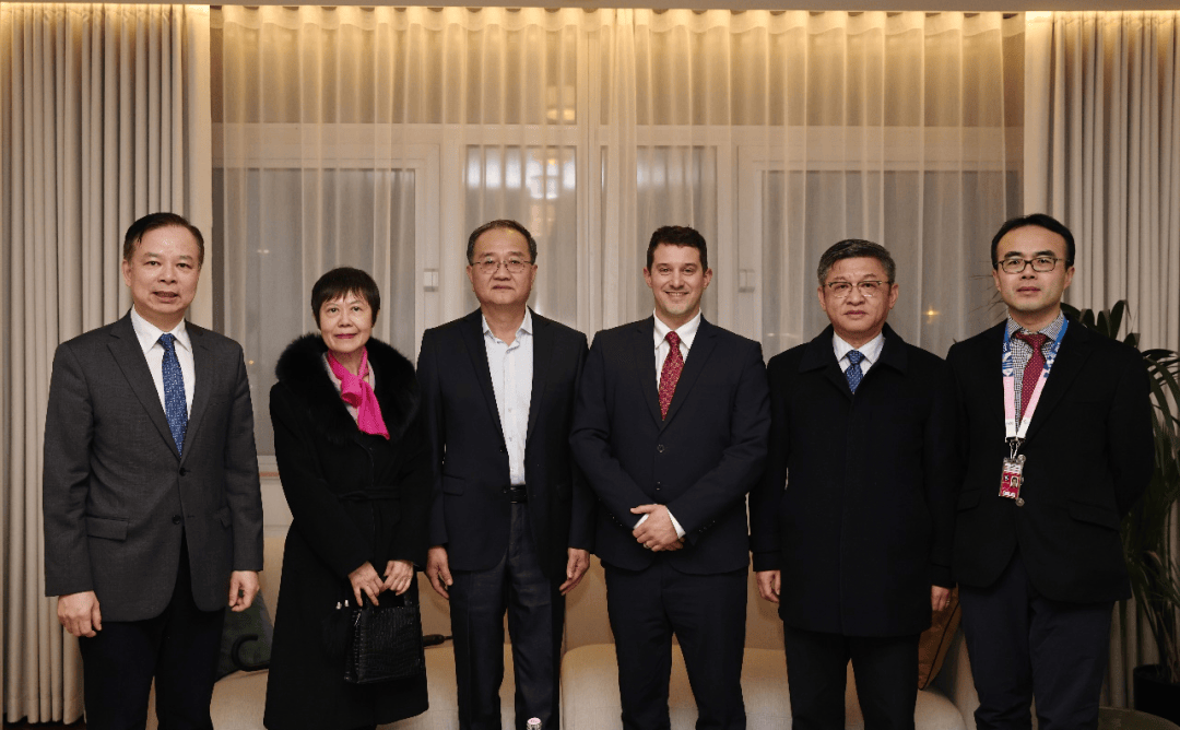 外交部副部长邓励<strong></p>
<p>虚拟币老板</strong>,履新职