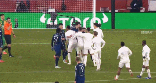 暴怒马奎尔怒斥哈弗茨和裁判<strong></p>
<p>sn虚拟币</strong>，拉都拉不住最后无奈地笑了