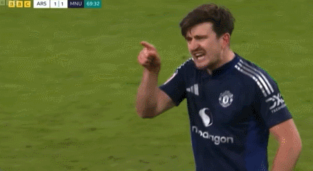 暴怒马奎尔怒斥哈弗茨和裁判<strong></p>
<p>sn虚拟币</strong>，拉都拉不住最后无奈地笑了