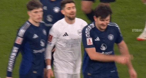 暴怒马奎尔怒斥哈弗茨和裁判<strong></p>
<p>sn虚拟币</strong>，拉都拉不住最后无奈地笑了