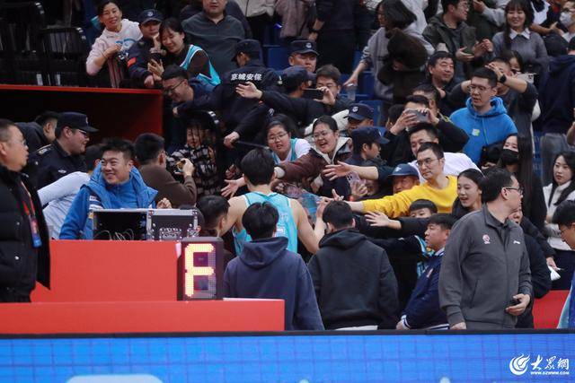 热血沸腾!青岛男篮最后三分钟14-0绝地翻盘<strong></p>
<p>sn虚拟币</strong>,队史首次单赛季双杀辽宁