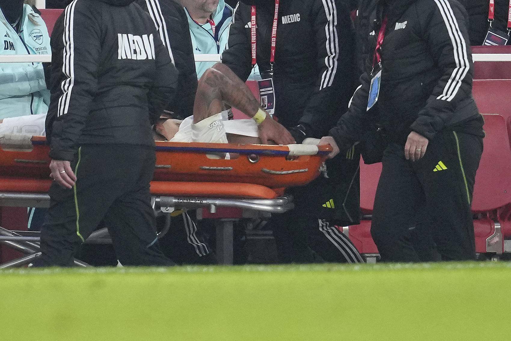 【足总杯】曼联淘汰阿森纳，“倒霉蛋”巴因德尔两扑点球成为英雄