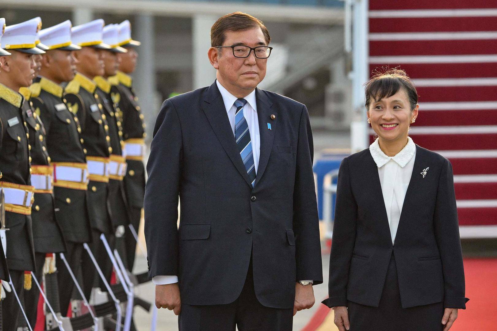 日本“第一夫人”外交首秀引关注:比丈夫人气更高<strong></p>
<p>虚拟币om</strong>,在大学校园一见钟情