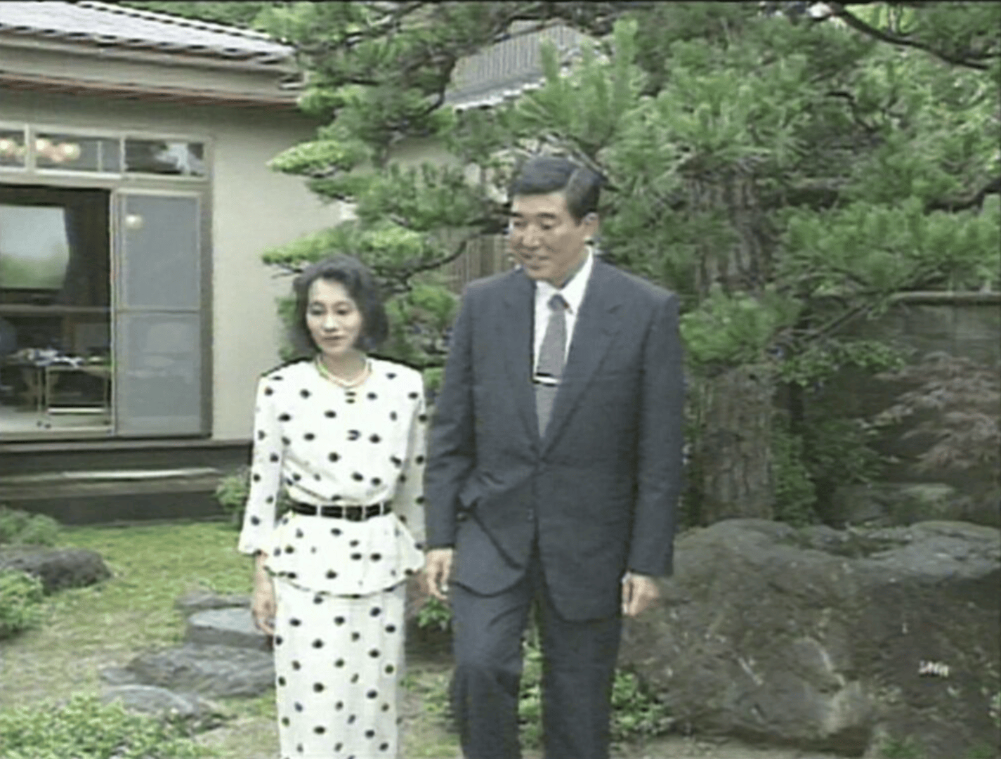 日本“第一夫人”外交首秀引关注:比丈夫人气更高<strong></p>
<p>虚拟币om</strong>,在大学校园一见钟情