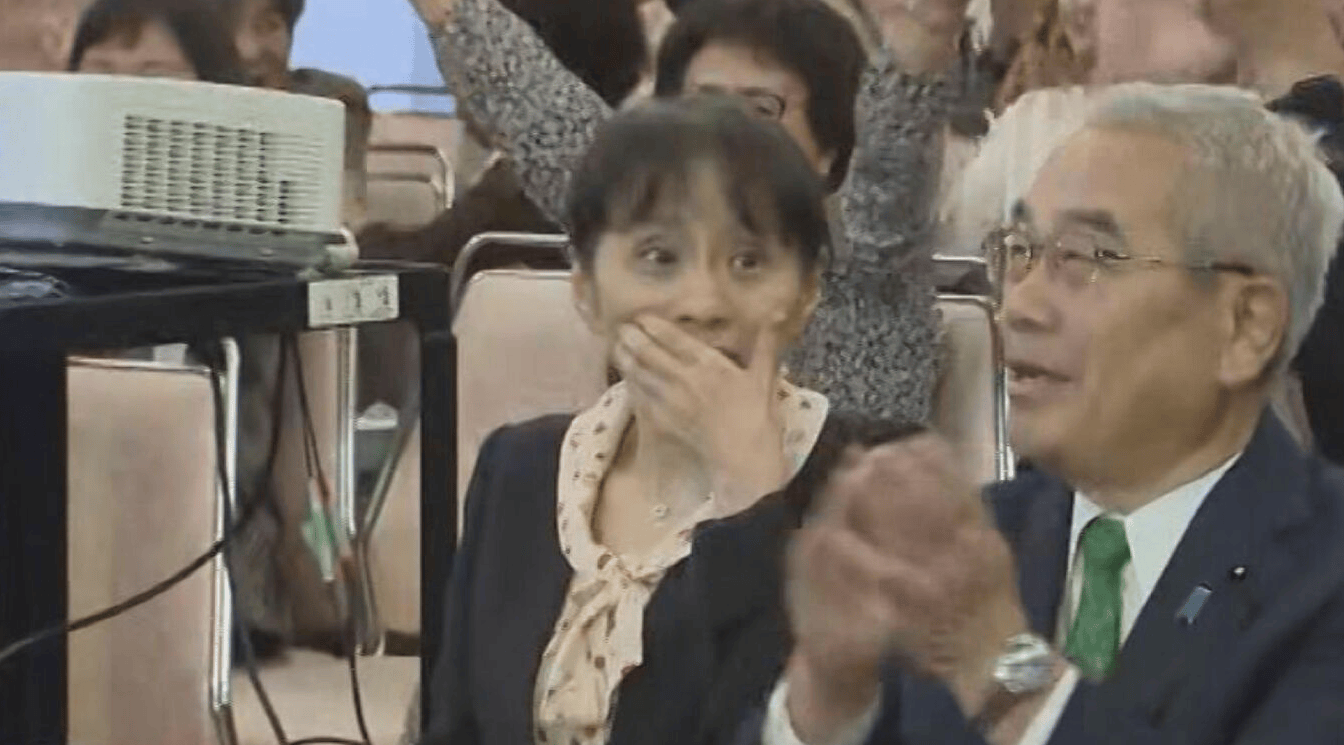 日本“第一夫人”外交首秀引关注:比丈夫人气更高<strong></p>
<p>虚拟币om</strong>,在大学校园一见钟情