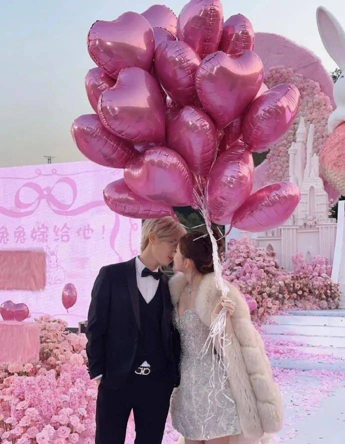 热搜第一<strong></p>
<p>虚拟币中心</strong>！鹿哈在湖南向女友求婚成功