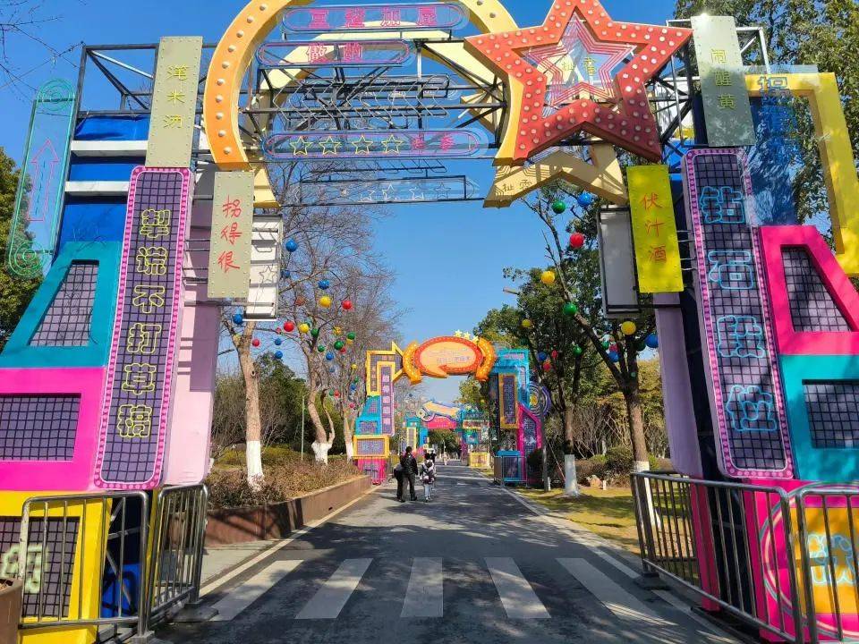 武汉一景区的“蒜鸟灯”走红<strong></p>
<p>虚拟币中心</strong>，还有“武汉话段位”