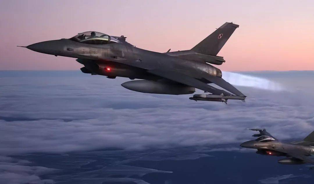 惊天一击：俄军深夜导弹精准斩首<strong></p>
<p>虚拟币店</strong>，乌克兰F-16教官无处可逃，西方庇护瞬间崩塌