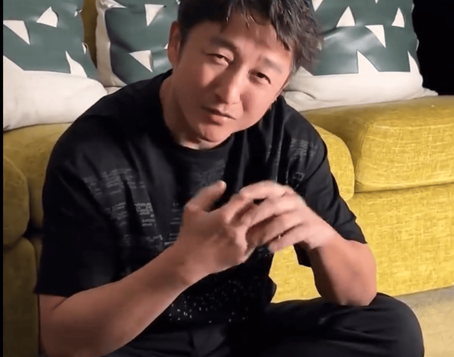 冲上热搜!邹市明否认“中年返贫”<strong></p>
<p>虚拟币店</strong>,曾称今年重返拳台