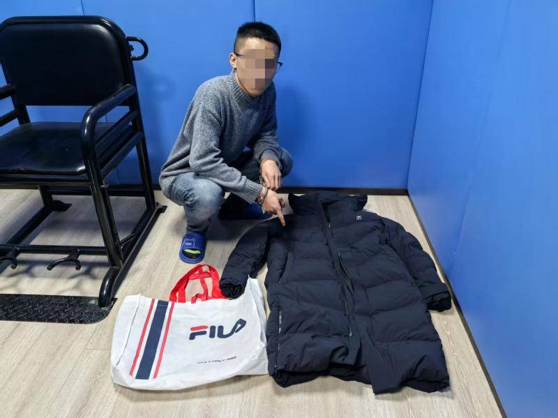 快过年<strong></p>
<p>虚拟币店</strong>了 男子返乡前偷走前同事新买的品牌羽绒服 被北京铁警刑事拘留