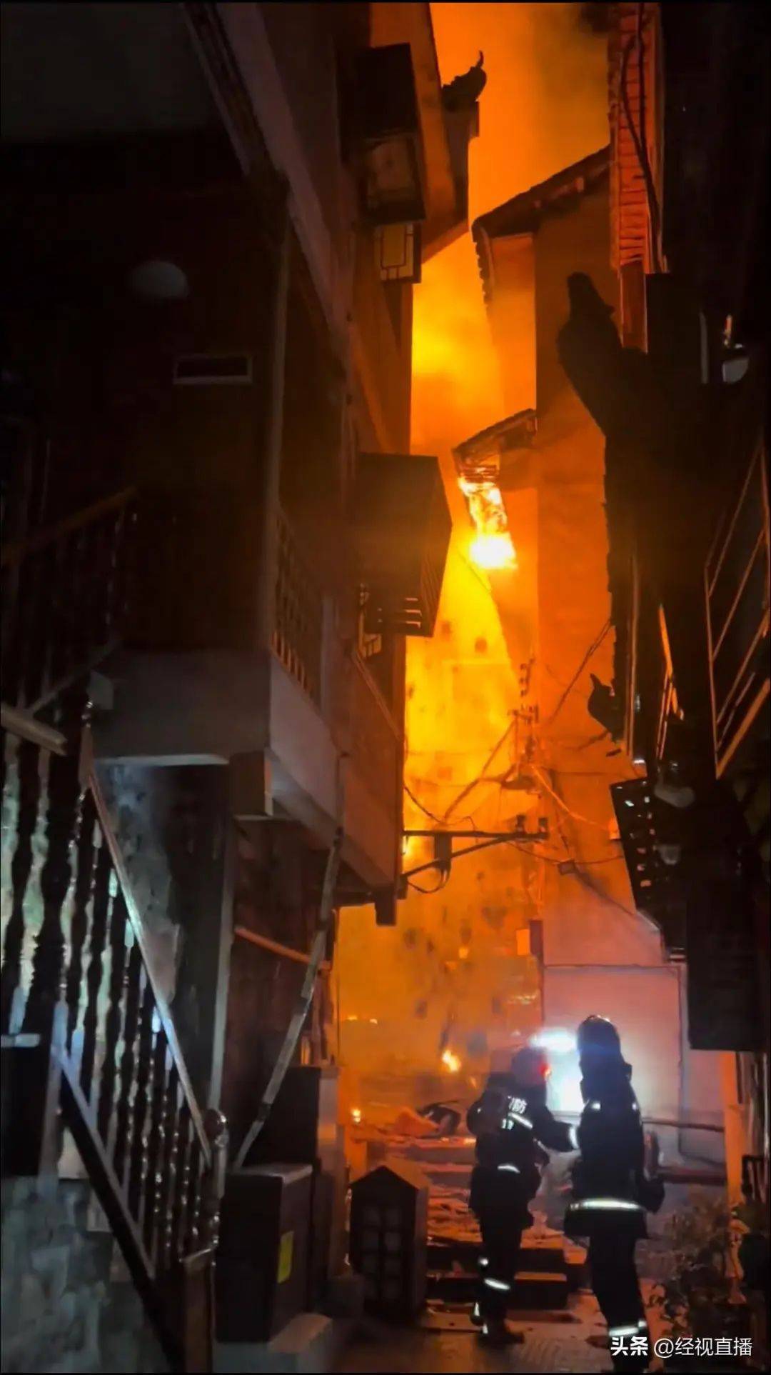 凤凰古城一建筑深夜起火:有游客穿睡衣逃生<strong></p>
<p>虚拟币私盘</strong>,当地多部门调查