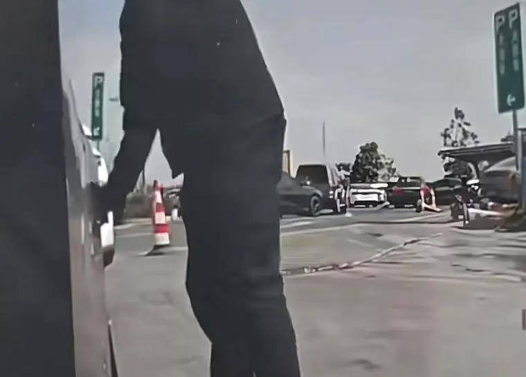 事发沈海高速服务区!多位车主遭遇划胎诈补<strong></p>
<p>虚拟币出仓</strong>,这项功能立功了,快看看你有吗!警方通报→