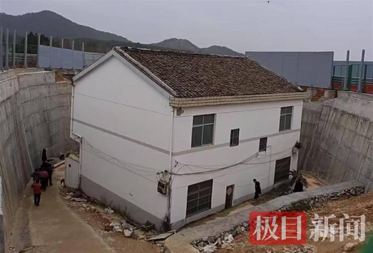 “没料到政府宁可多花钱让公路改道”<strong></p>
<p>CM虚拟币</strong>,江西“最强钉子户”独守孤房