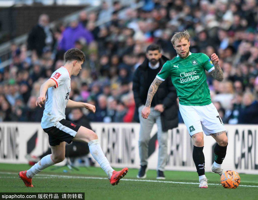 比赛日：C罗40岁后首球 利物浦遭英冠队淘汰 曼联越位半米绝杀