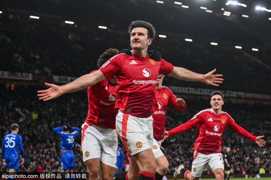 比赛日：C罗40岁后首球 利物浦遭英冠队淘汰 曼联越位半米绝杀