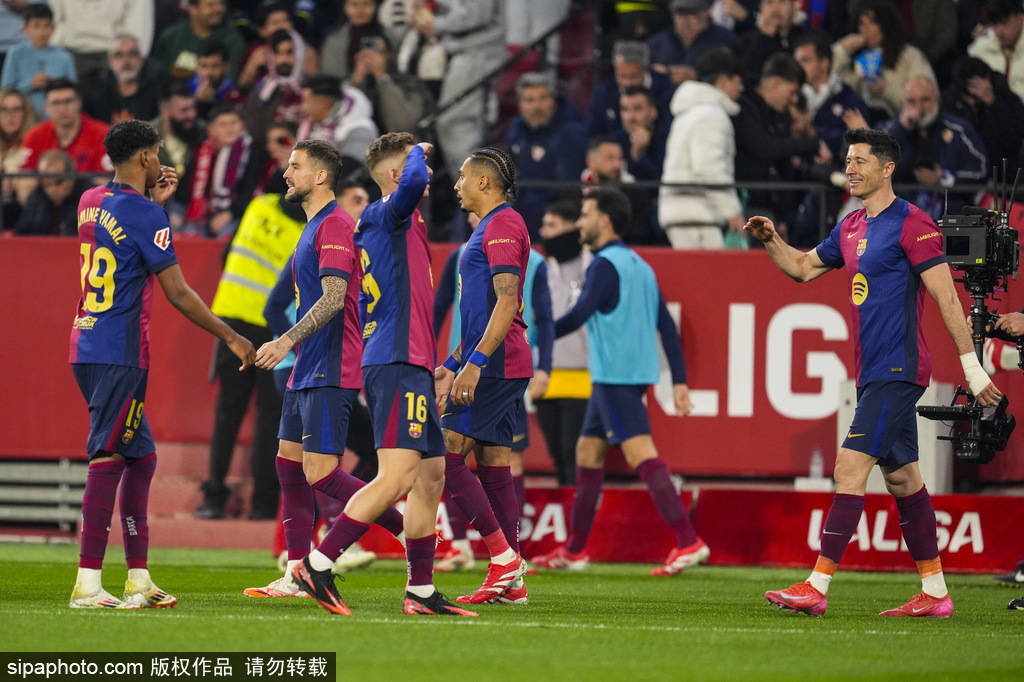 比赛日：C罗40岁后首球 利物浦遭英冠队淘汰 曼联越位半米绝杀