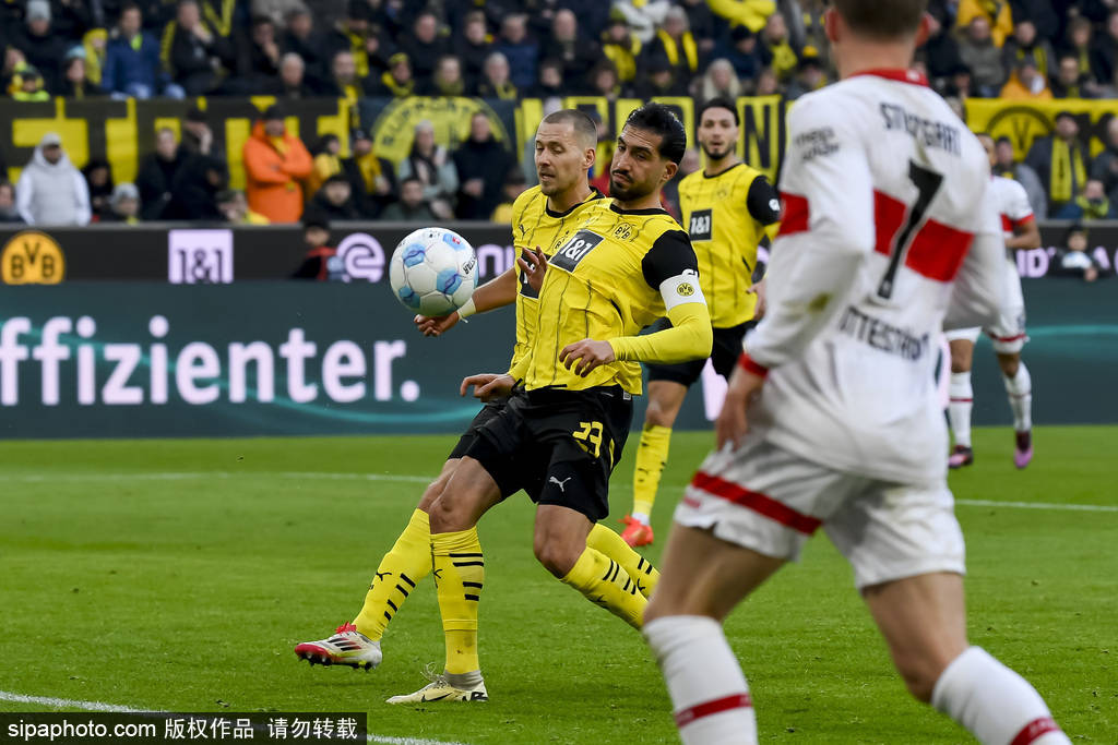 比赛日：C罗40岁后首球 利物浦遭英冠队淘汰 曼联越位半米绝杀