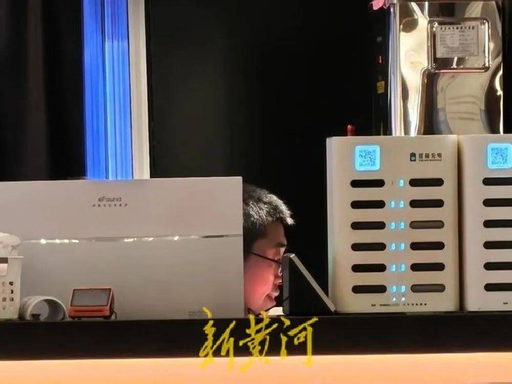 “张兰封号”风波后的麻六记:线下门店直播意外爆火<strong></p>
<p>KU虚拟币</strong>,济南店直播间当日点赞超1665万